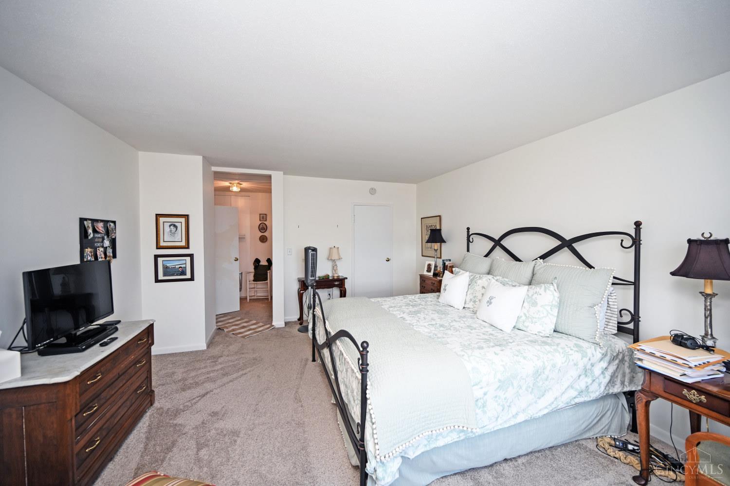 2444 Madison Road, Unit 1811 Cincinnati, OH 45208 - Photo 24 of 35 Gallery Image 24