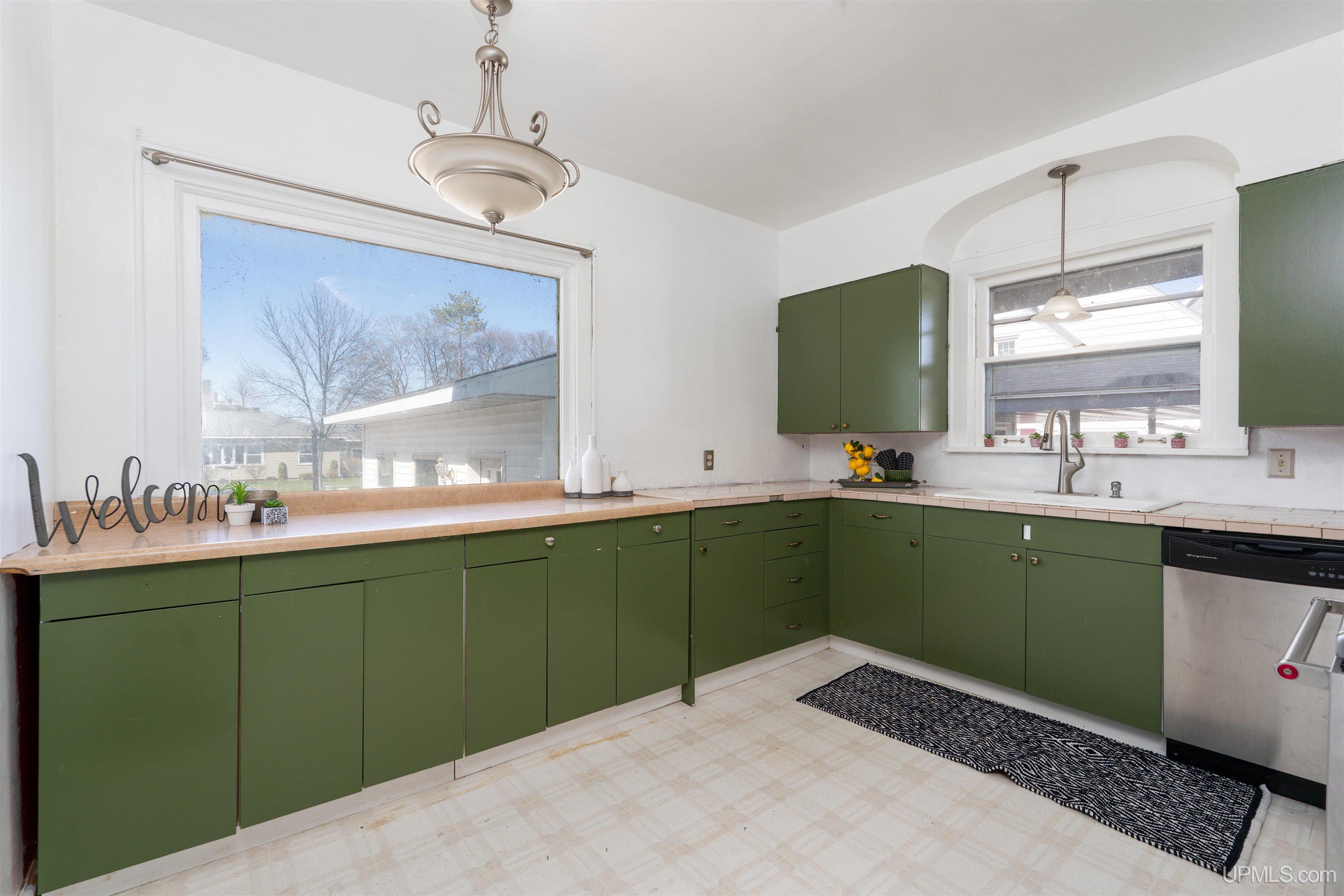 705 South 10th Street Escanaba, MI 49829 - Photo 31 of 45
