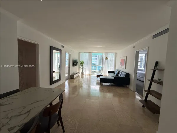 $3,300 | 5101 Collins Avenue, Unit 12K, Miami Beach, FL 33140
