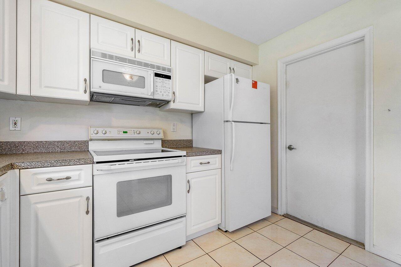 4495 Pandanus Tree Road, Unit A Boynton Beach, FL 33436 - Photo 6 of 32 Kitchen