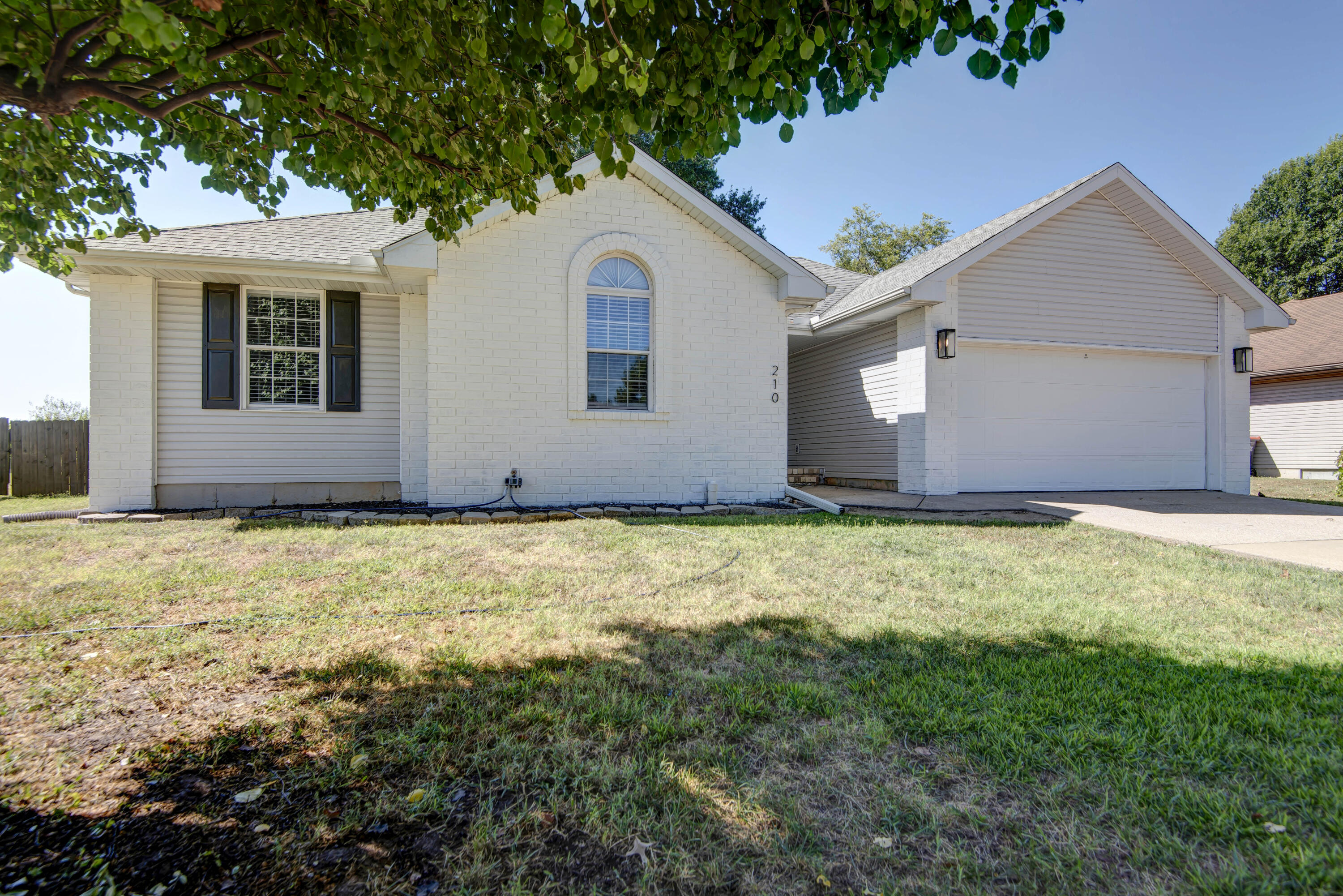 210 East Robin Road Clever, MO 65631 - Photo 1 of 23 Robin (1)