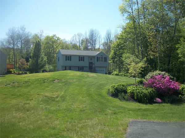 15 Center Road Dudley, MA 01571 - Photo 1 of 19 Gallery Image 1