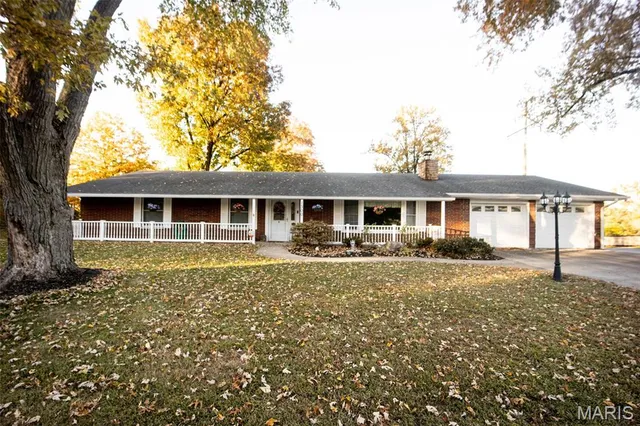 $284,900 | 1300 Duval Drive, Godfrey, IL 62035