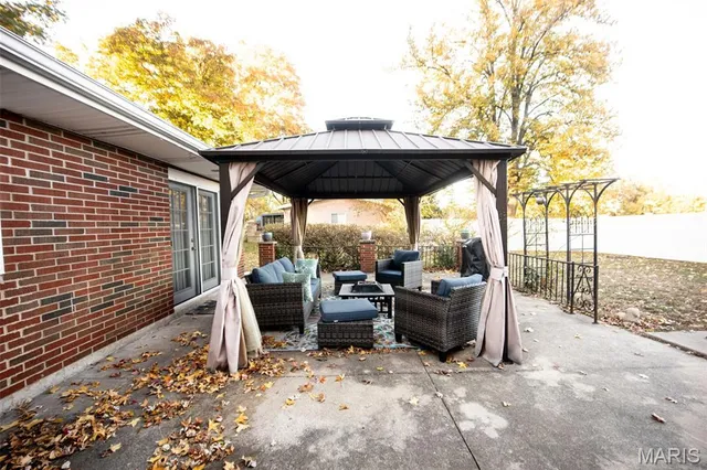 $284,900 | 1300 Duval Drive, Godfrey, IL 62035