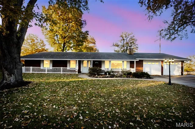 $284,900 | 1300 Duval Drive, Godfrey, IL 62035