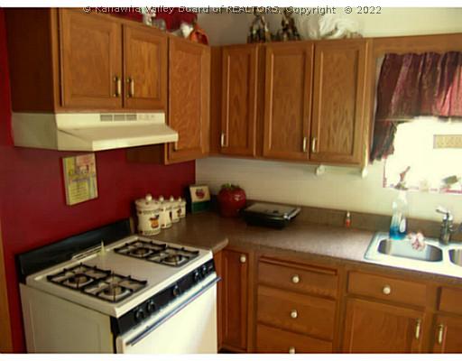2293 New Hope Road Elkview, WV 25071 - Photo 6 of 16 Kitchen.