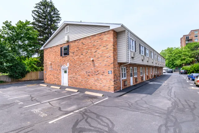 $2,000 | 50 North Street, Unit 101, Stamford, CT 06902