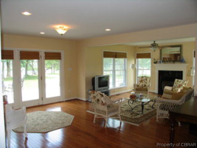 307 Grove Point Road Kilmarnock, VA 22482 - Photo 4 of 15