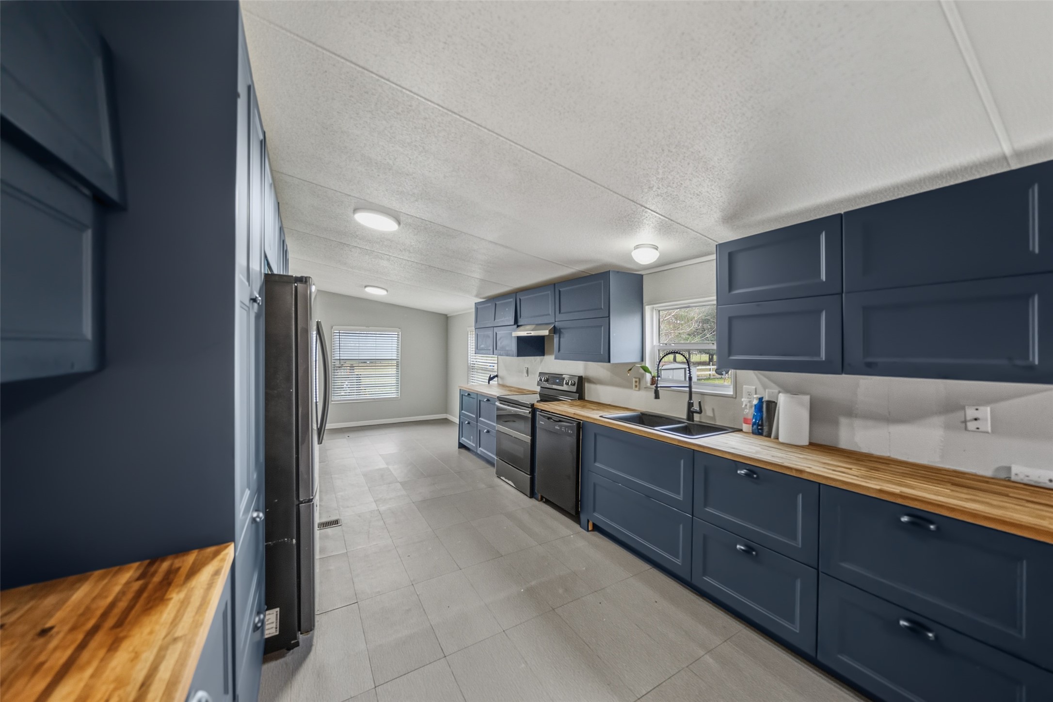 234 County Road 2286 Cleveland, TX 77327 - Photo 11 of 35 Kitchen.