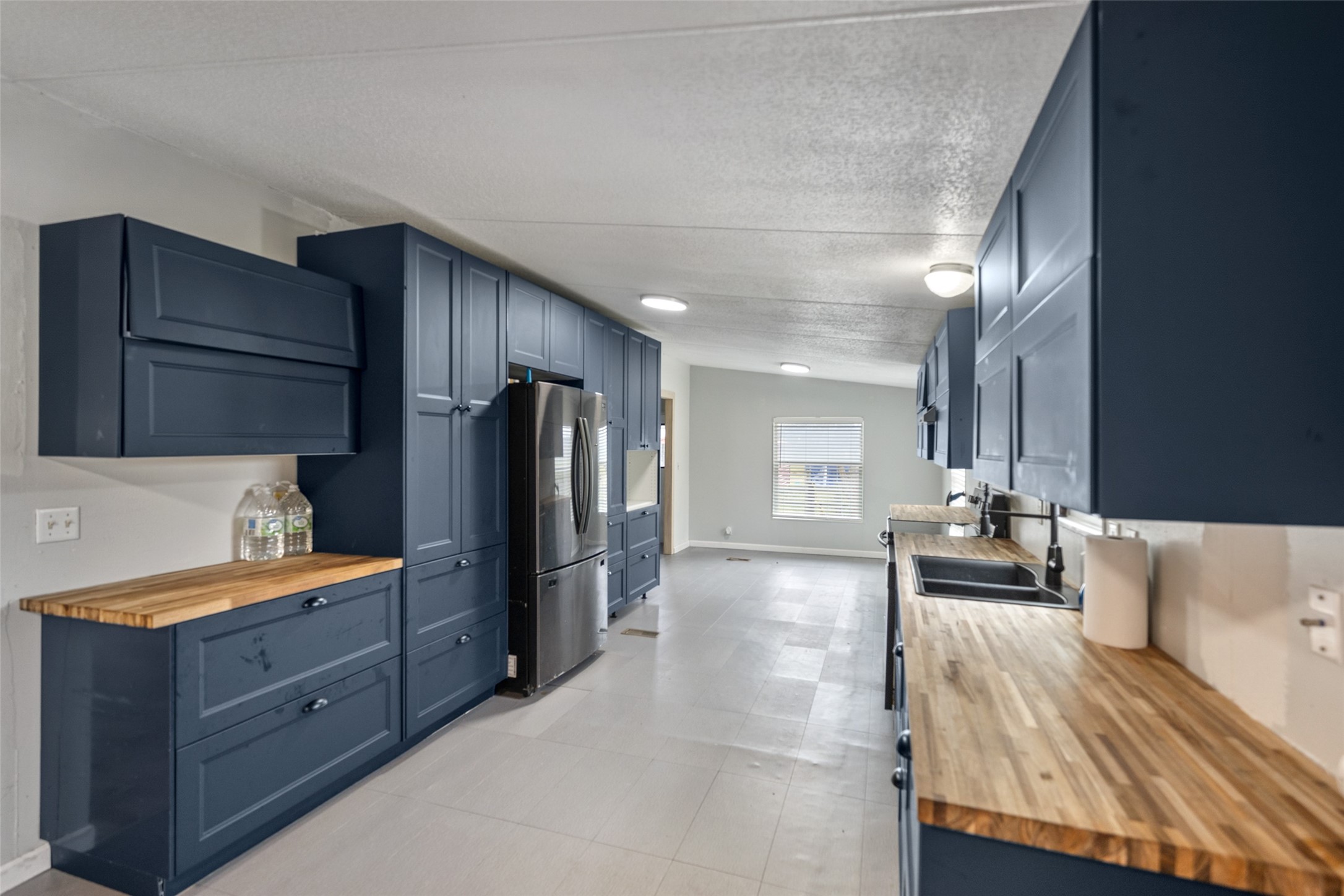 234 County Road 2286 Cleveland, TX 77327 - Photo 12 of 35 Perfect place for a coffee bar!