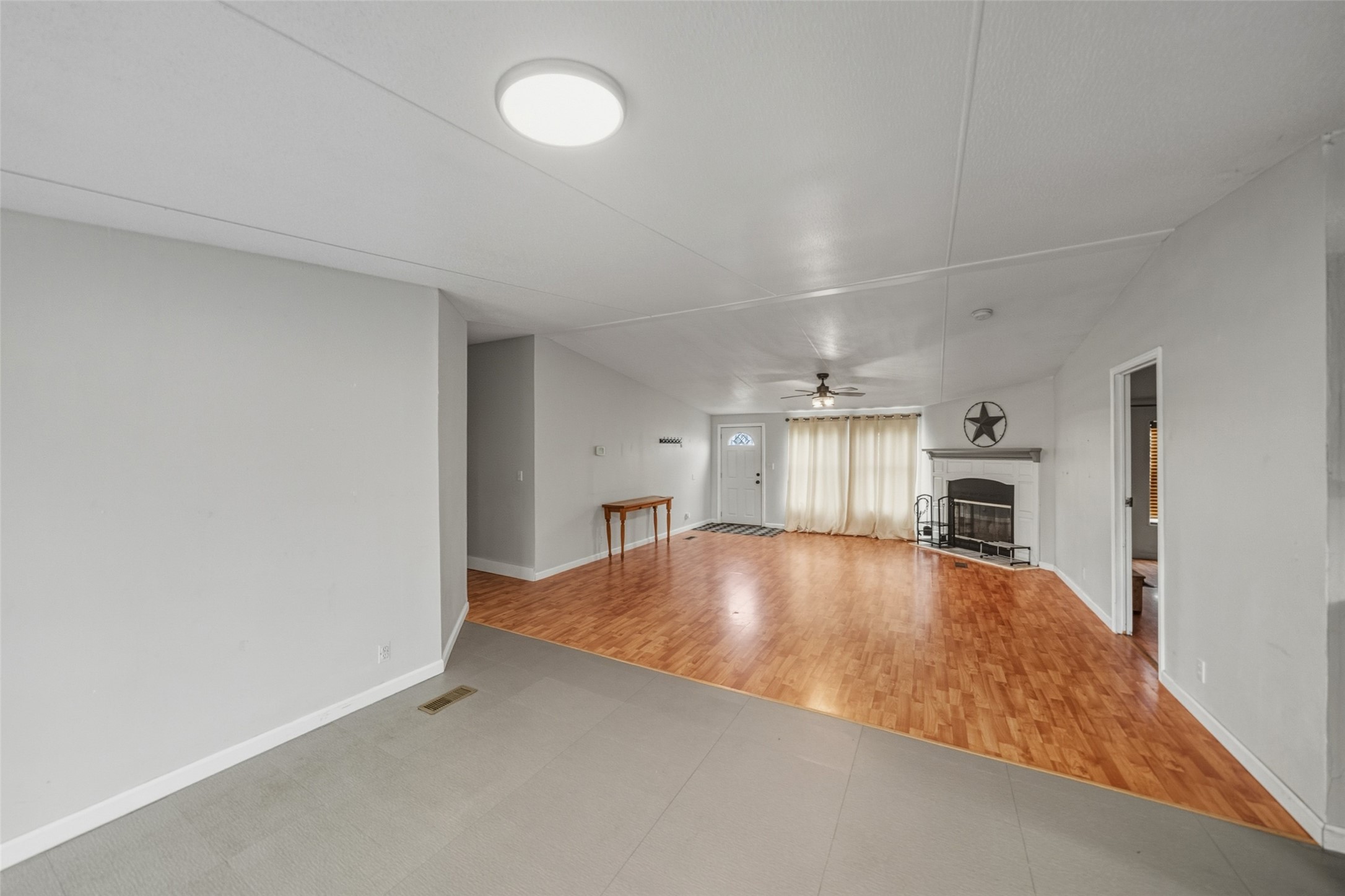 234 County Road 2286 Cleveland, TX 77327 - Photo 13 of 35 Living area at entry of home.