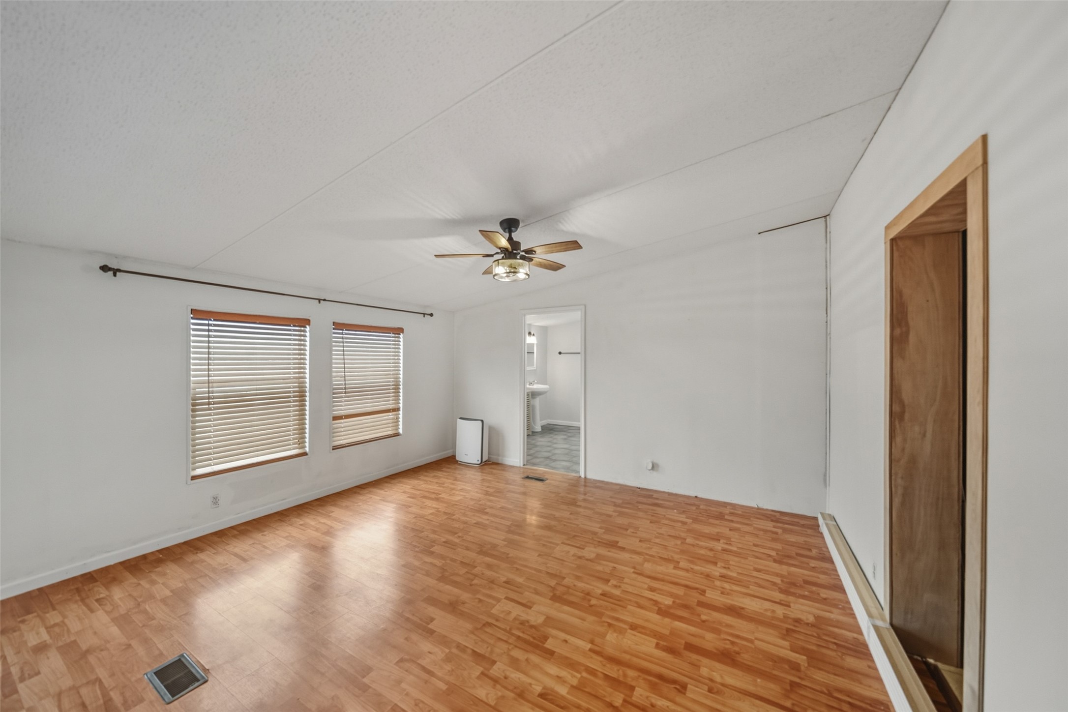 234 County Road 2286 Cleveland, TX 77327 - Photo 18 of 35 Primary bedroom.