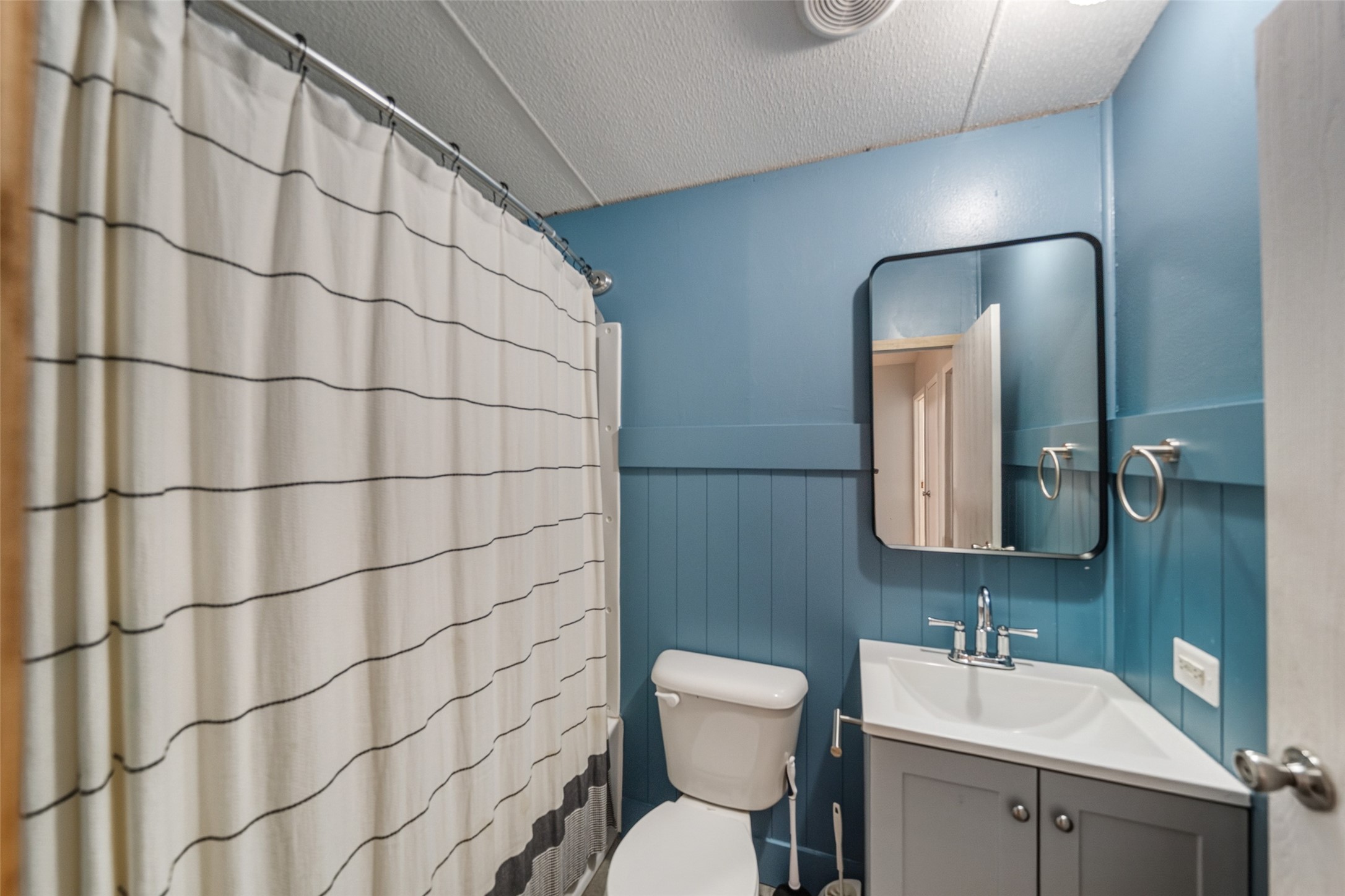 234 County Road 2286 Cleveland, TX 77327 - Photo 23 of 35 Secondary bath.