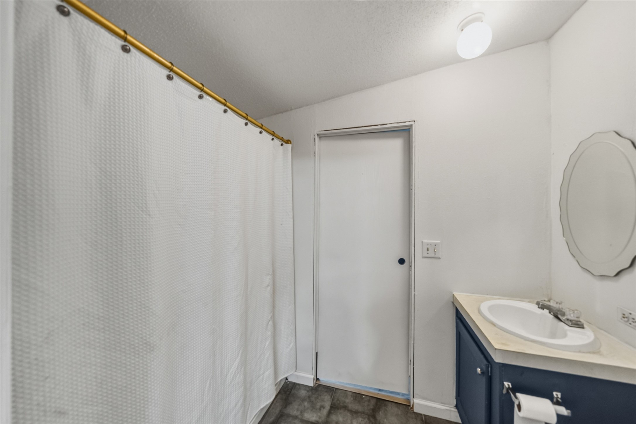 234 County Road 2286 Cleveland, TX 77327 - Photo 28 of 35 Secondary bath.