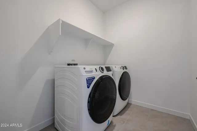 $2,300 | 7811 North 79th Drive, Glendale, AZ 85303