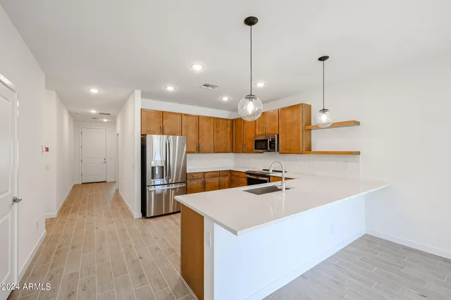 $2,300 | 7811 North 79th Drive, Glendale, AZ 85303