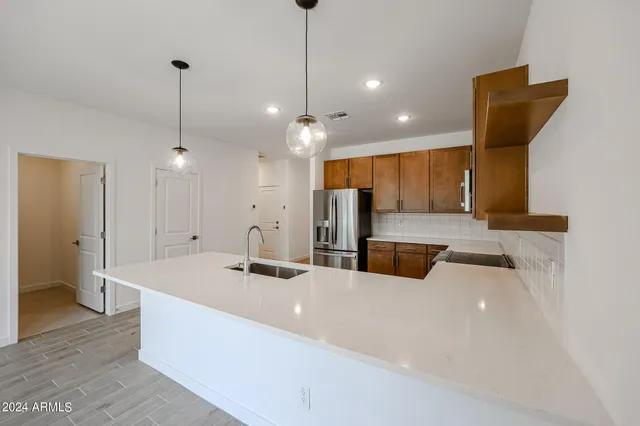 $2,300 | 7811 North 79th Drive, Glendale, AZ 85303