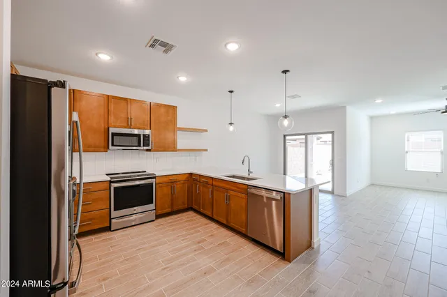 $2,300 | 7811 North 79th Drive, Glendale, AZ 85303