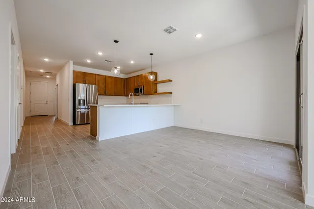 $2,300 | 7811 North 79th Drive, Glendale, AZ 85303
