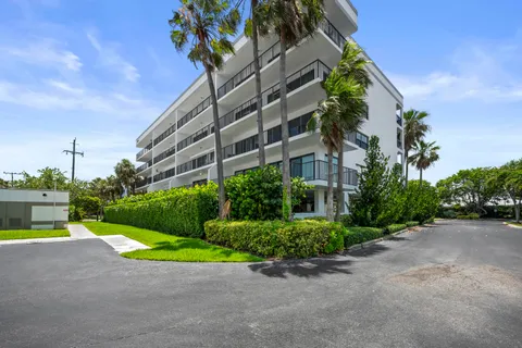 $875,000 | 1045 Ocean Drive, Unit 503, Juno Beach, FL 33408