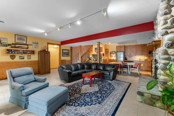 $1,375,000 | 2529 3 1/4 5th Street, Cumberland, WI 54829