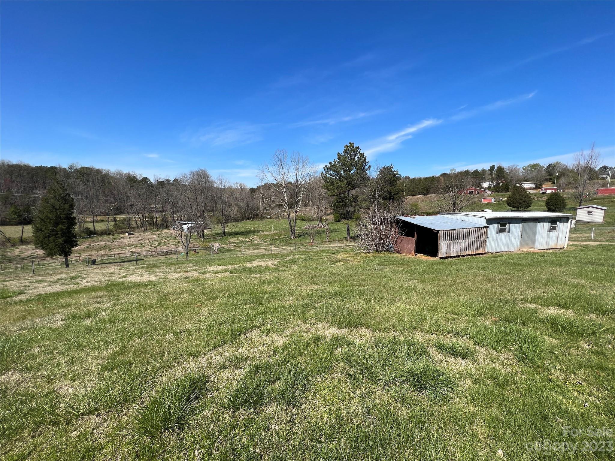 126 Burnt Chimney Road, Unit 39 Blacksburg, SC 29702 - Photo 7 of 14 a view of a terrace with a yard