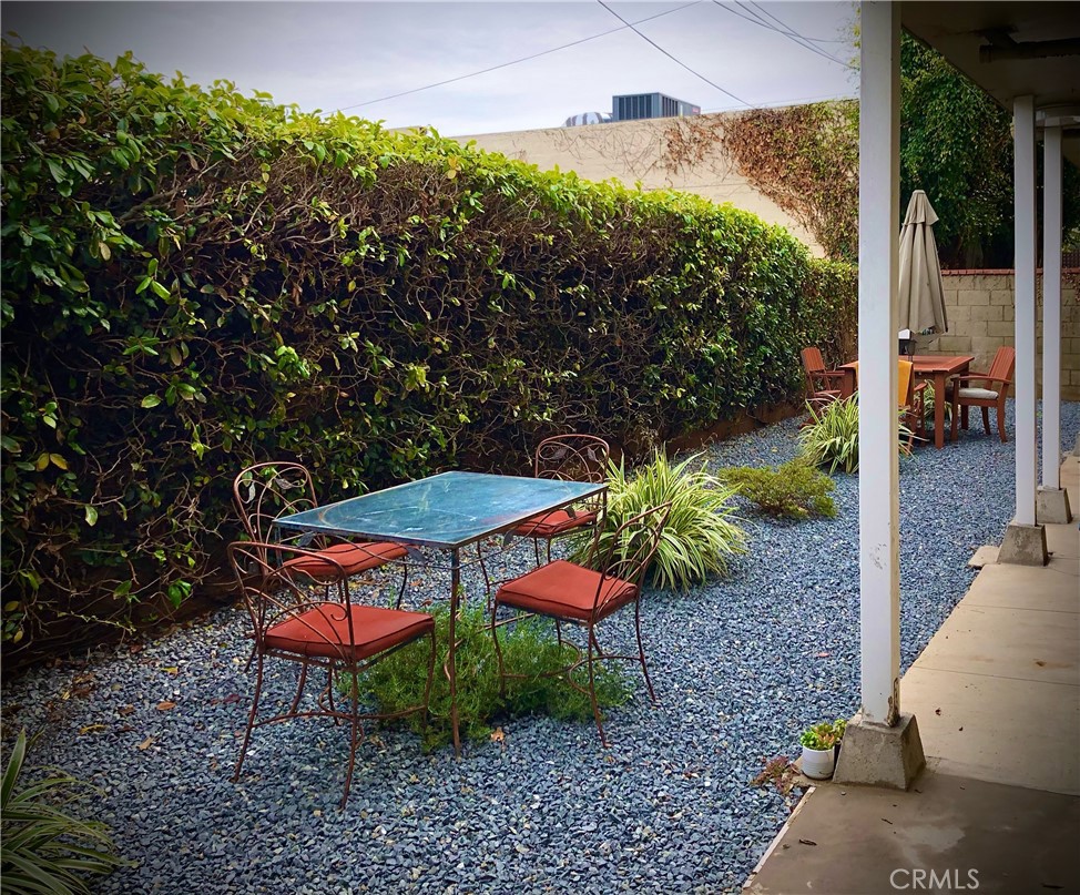 314 Coronado Avenue, Unit C Long Beach, CA 90814 - Photo 16 of 19 an outdoor space with furniture