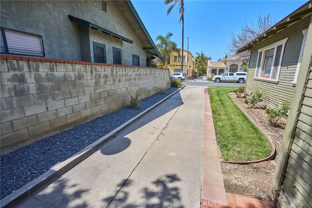 314 Coronado Avenue, Unit C Long Beach, CA 90814 - Photo 19 of 19 a view of a patio with a yard