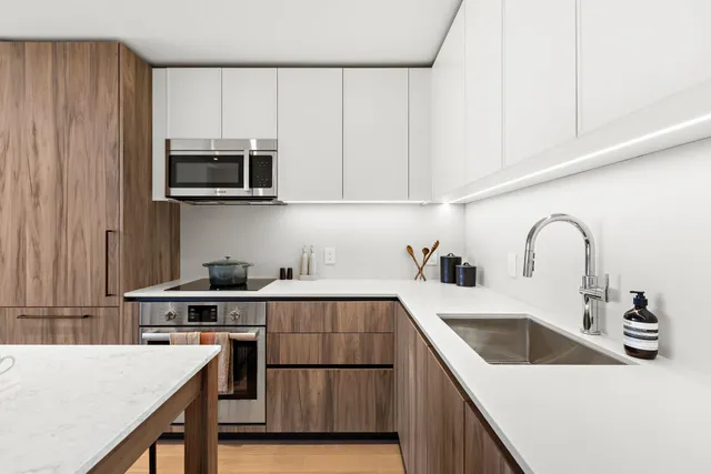 $805,000 | 387 8th Street, Unit 2J, Jersey City, NJ 07302