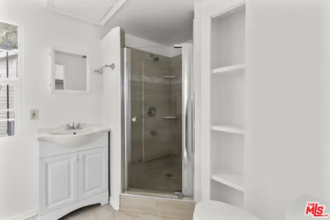 $5,350 | 135 South Dillon Street, Los Angeles, CA 90057