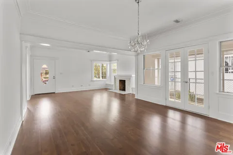 $5,350 | 135 South Dillon Street, Los Angeles, CA 90057