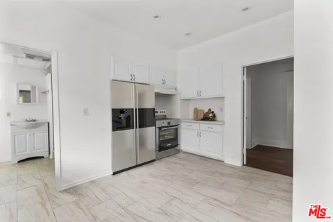 $5,350 | 135 South Dillon Street, Los Angeles, CA 90057