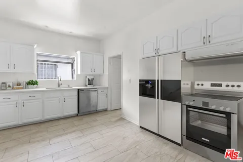 $5,350 | 135 South Dillon Street, Los Angeles, CA 90057