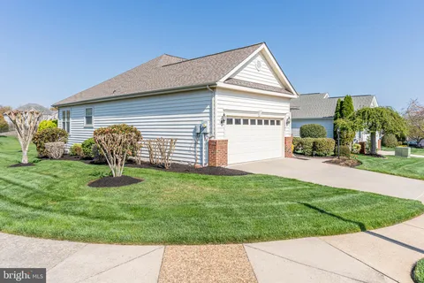 a view of house with a yard