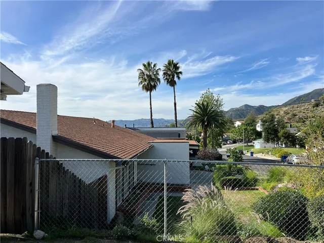 $825,000 | 13450 Lochrin Lane, Sylmar, CA 91342