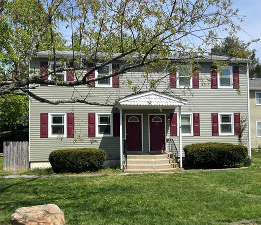 $3,950 | 11 Park Manor Court, Unit 11, Glen Cove, NY 11542