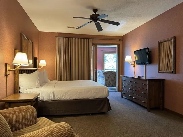 $395,000 | 350 East Hiawatha Drive, Unit 327, Lake Delton, WI 53965