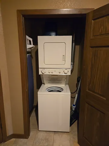 $395,000 | 350 East Hiawatha Drive, Unit 327, Lake Delton, WI 53965