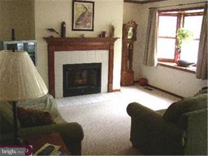 40 Trafalgar Road, Unit 24 Doylestown, PA 18901 - Photo 2 of 16 Living Room