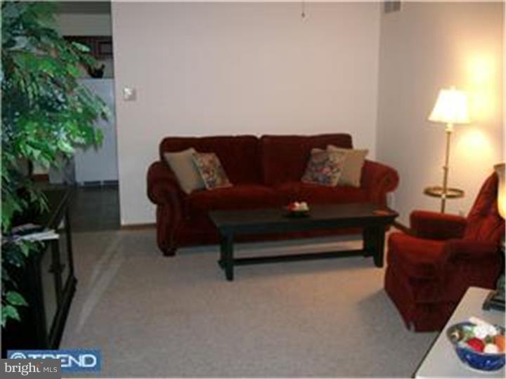 40 Trafalgar Road, Unit 24 Doylestown, PA 18901 - Photo 3 of 16 Living Room