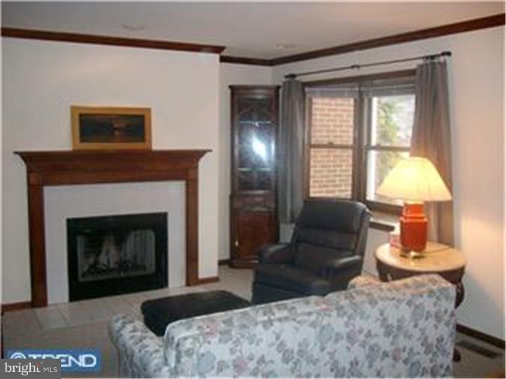 40 Trafalgar Road, Unit 24 Doylestown, PA 18901 - Photo 5 of 16 Living Room