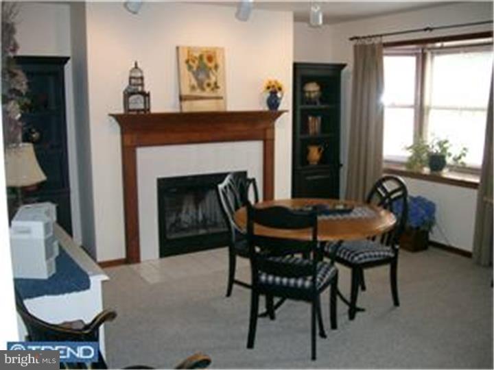 40 Trafalgar Road, Unit 24 Doylestown, PA 18901 - Photo 7 of 16 Living Room