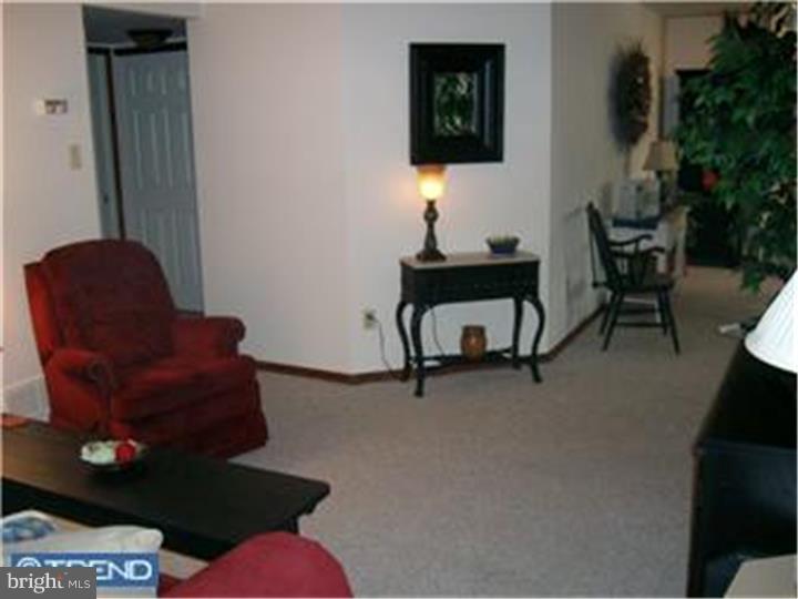 40 Trafalgar Road, Unit 24 Doylestown, PA 18901 - Photo 8 of 16 Living Room
