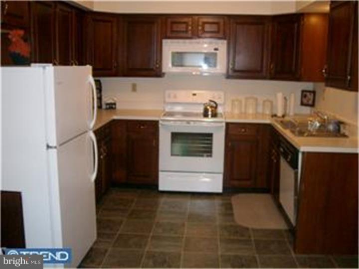 40 Trafalgar Road, Unit 24 Doylestown, PA 18901 - Photo 9 of 16 Kitchen