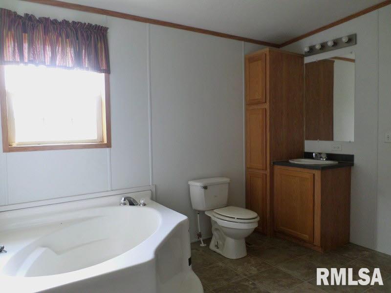 4578 Kell Road Kell, IL 62853 - Photo 11 of 25