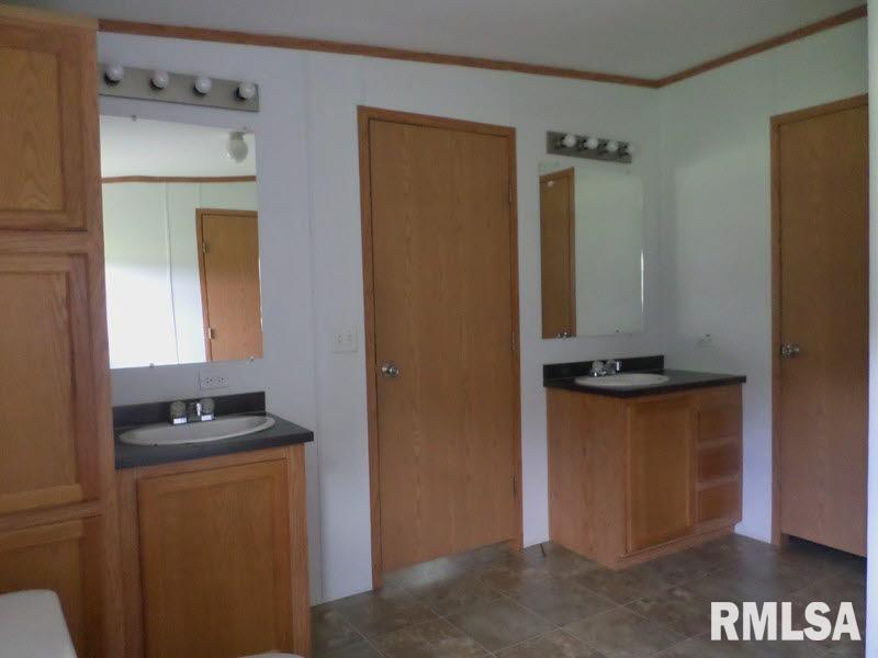 4578 Kell Road Kell, IL 62853 - Photo 13 of 25