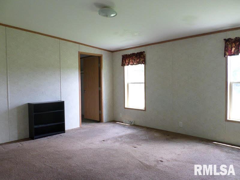 4578 Kell Road Kell, IL 62853 - Photo 5 of 25
