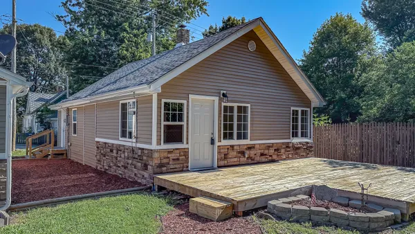 $155,000 | 404 West Columbia Avenue, Champaign, IL 61820
