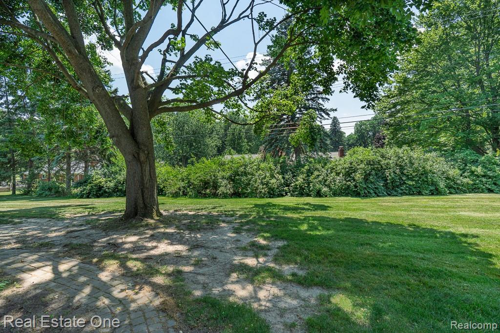 2633 New England Drive Rochester, MI 48309 - Photo 47 of 57 2633 New England_MLS-052.jpg