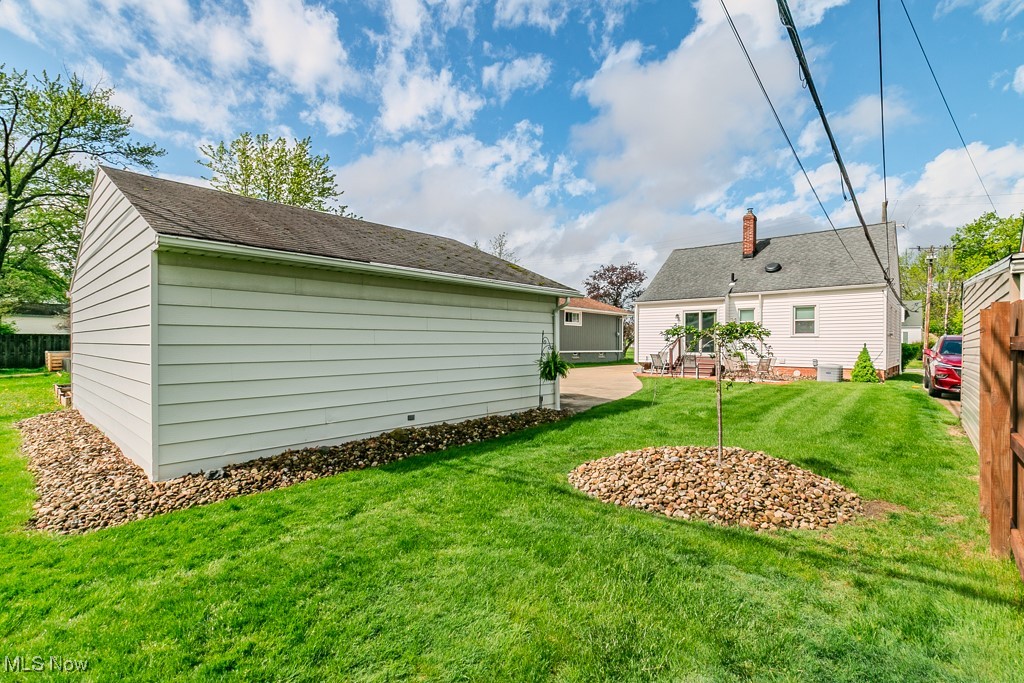 1237 Mayfield Ridge Road Cleveland, OH 44124 - Photo 37 of 38 View of green lawn